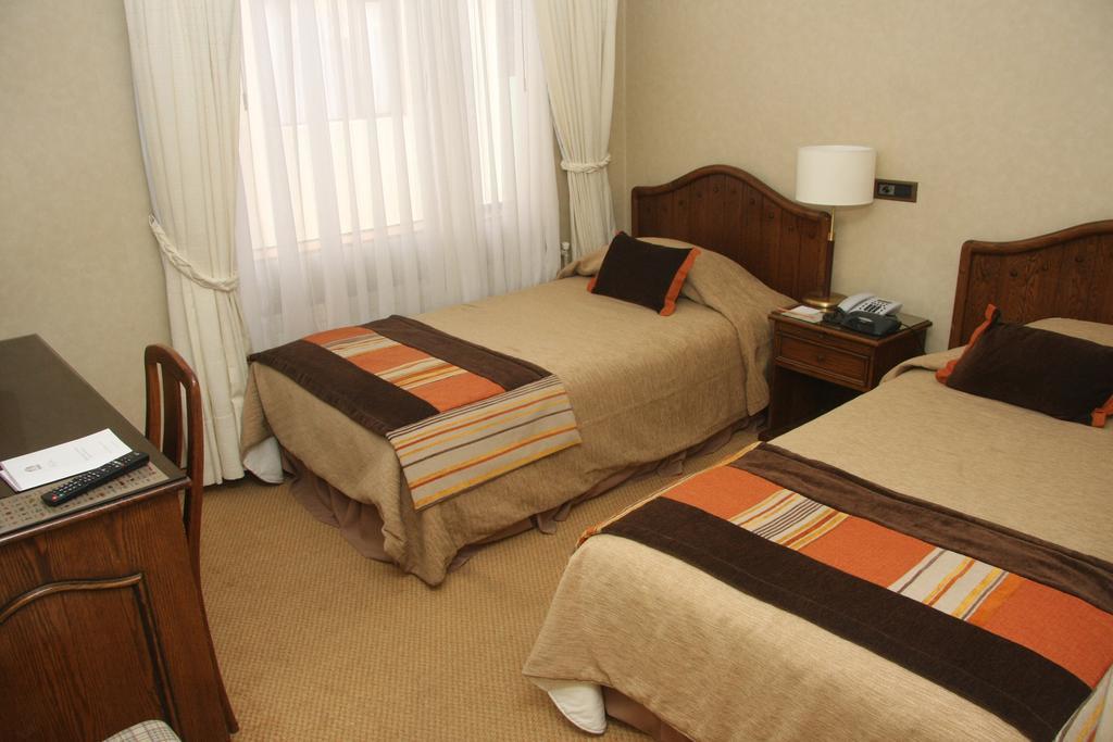 Hotel Finis Terrae Punta Arenas Exterior photo